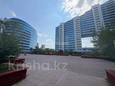 3-комнатная квартира · 137 м², Динмухаммед Кунаев 12 за 71 млн ₸ в Астане, Есильский р-н
