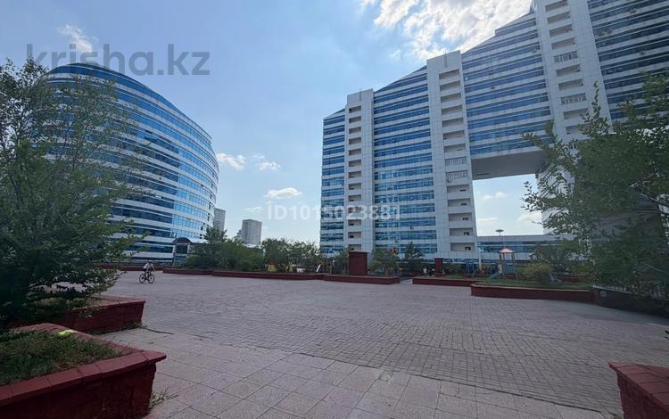 3-комнатная квартира · 137 м², Динмухаммед Кунаев 12 за 71 млн ₸ в Астане, Есильский р-н — фото 2