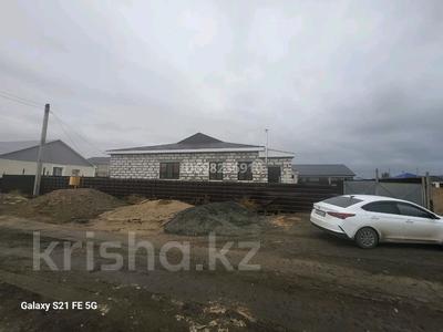 Отдельный дом · 5 комнат · 300 м² · 8.4 сот., Аксай 14 — Аксай, проезд 14, дом 5 за 40 млн ₸ в Атырау, мкр Мирас