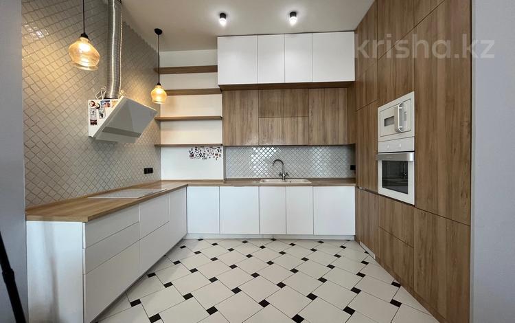 3-комнатная квартира · 90 м² · 3/3 этаж, Камар Сулу 55 за 750 000 ₸ в Алматы, Медеуский р-н — фото 2