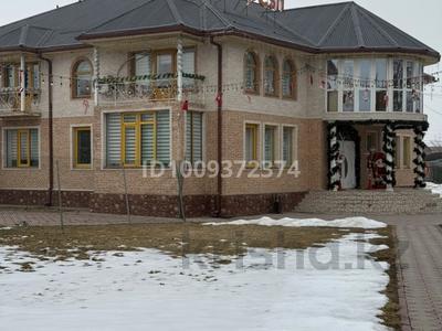 Дом · 8 комнат · 1000 м², Косбасарова 1 — Трасса Алматы Бишкек за 50 000 〒 в Умбетали