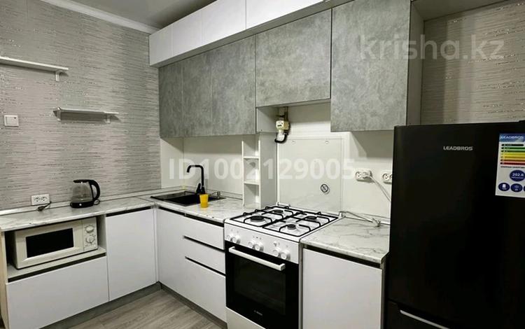1-комнатная квартира · 42 м² · 9/9 этаж, Победы 18 — Ауэзова Победы за 150 000 ₸ в Семее, Красный Кордон — фото 2