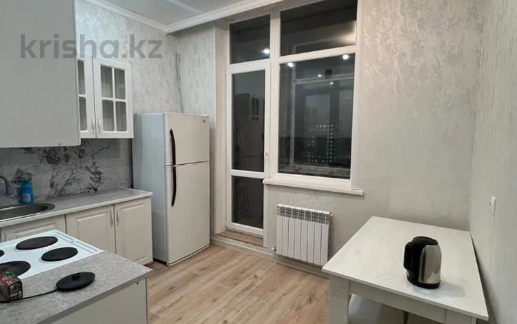 1-комнатная квартира, 37 м², 12/16 этаж, Кайым Мухамедханов 12/3