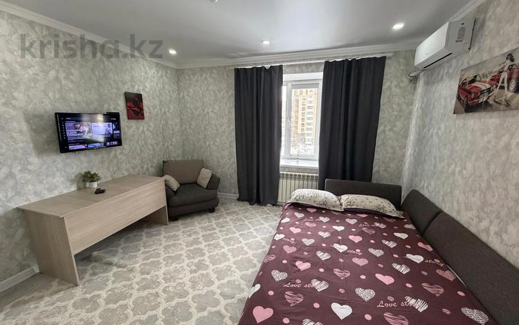1-бөлмелі пәтер · 52 м² · 6/9 қабат, мкр. Алтын орда 9 б — Алия молдагулова, бағасы: 10 000 ₸ в Актобе — фото 2