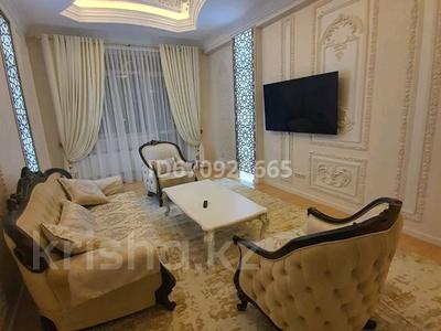 3-комнатная квартира, 110 м², 5/8 этаж помесячно, Омаровой 31 за 750 000 〒 в Алматы