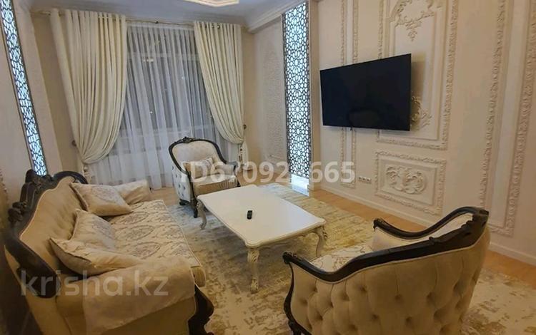 3-комнатная квартира, 110 м², 5/8 этаж помесячно, Омаровой 31 за 680 000 〒 в Алматы — фото 2