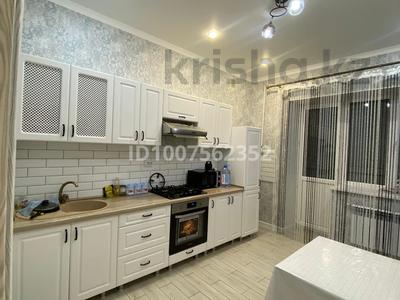 2-комнатная квартира · 72.4 м² · 1/5 этаж, мкр Северо-Восток 19 за 26.5 млн ₸ в Уральске