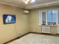 2-комнатная квартира, 65 м², 2/9 этаж помесячно, Захарова 3 за 135 000 〒 в Уральске