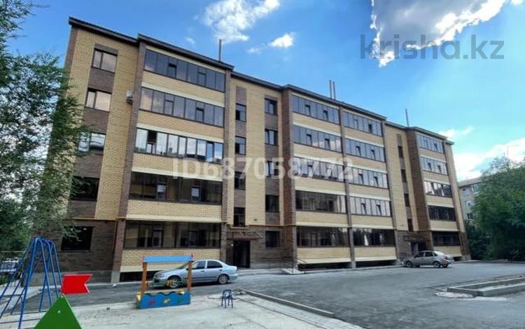 2-бөлмелі пәтер, 60 м², 2/5 қабат, мкр Строитель 30/2 корпус 2 — Сырым Датова, бағасы: 27.5 млн 〒 в Уральске, мкр Строитель — фото 2