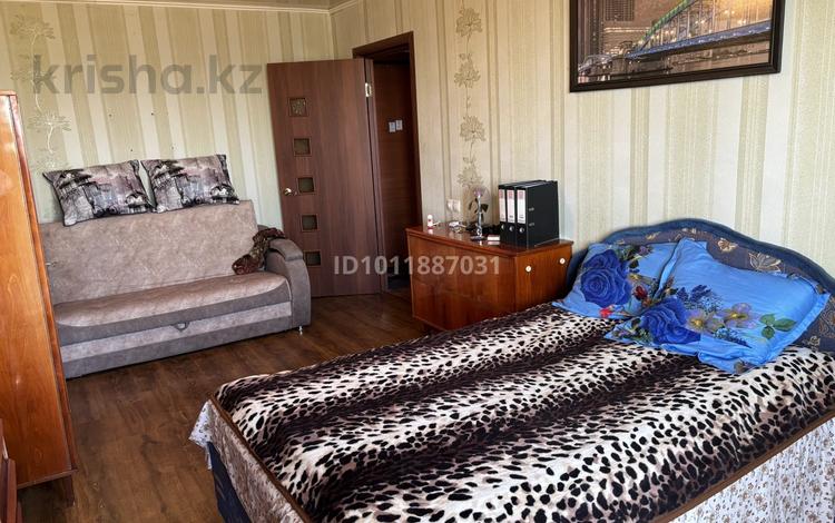 1-комнатная квартира · 35 м² · 5/5 этаж, Пришахтинск, 23й микрорайон 32 за 120 000 ₸ в Караганде, Алихана Бокейханова р-н — фото 2