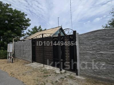 Отдельный дом · 3 комнаты · 60 м² · 7 сот., Жумадила Акылбекова 61 — ЖД вокзал за 15 млн ₸ в Таразе