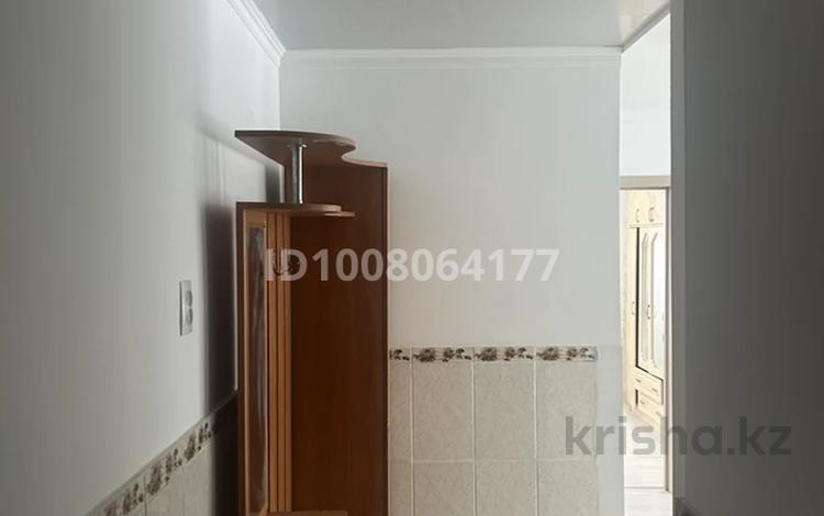 3-комнатная квартира · 47 м² · 1/5 этаж, Майкудук, 15й микрорайон 3a за 10.1 млн ₸ в Караганде, Алихана Бокейханова р-н — фото 2