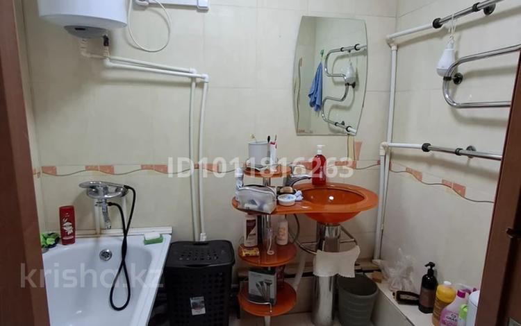 1 комната · 36 м² · 9/9 этаж, мкр Юго-Восток, 27й микрорайон 54 за 40 000 ₸ в Караганде, Казыбек би р-н — фото 2