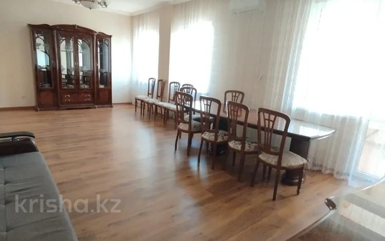 3-комнатная квартира, 120 м², 12/20 этаж помесячно, Кенесары 42