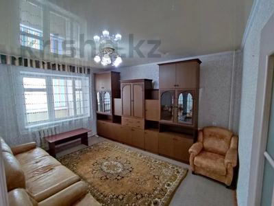 2-комнатная квартира, 50 м², 2/5 этаж помесячно, Жастар 74/77 за 120 000 〒 в Талдыкоргане, мкр Жастар