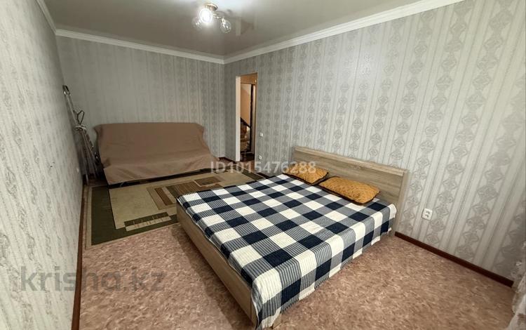 1-комнатная квартира · 38 м² · 1/5 этаж, мкр 8, ул. Братьев Жубановых 289/1 — Ул. 101 стрелковой бригады, рынок «Алтай» за 15 млн ₸ в Актобе — фото 2