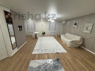 3-комнатная квартира · 80 м² · 2/5 этаж, мкр Юго-Восток, 27й микрорайон за 420 000 ₸ в Караганде, Казыбек би р-н
