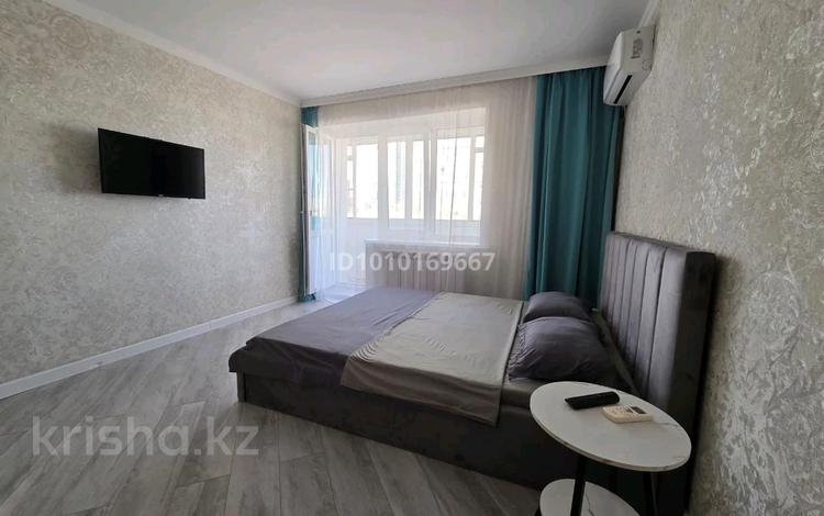 1-бөлмелі пәтер · 35 м² · 4/9 қабат, мкр 11 — Керуен сити, Парк Президента, бағасы: 14 000 ₸ в Актобе — фото 24