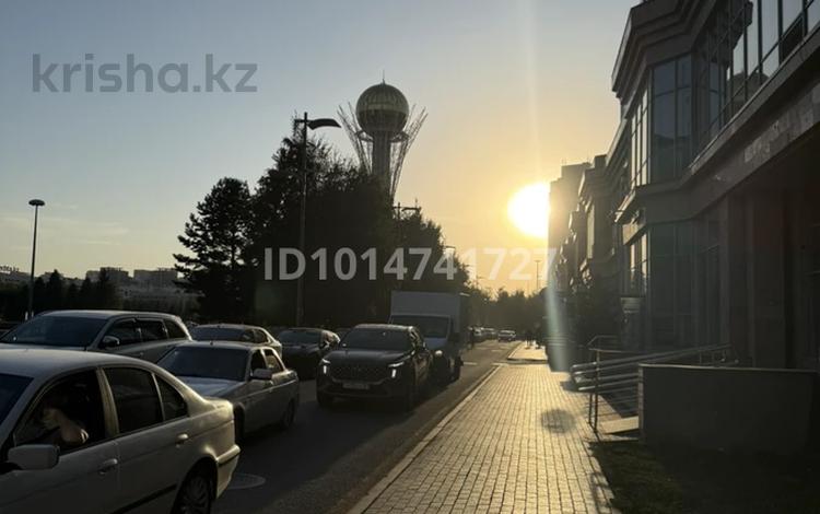 Свободное назначение, офисы, магазины и бутики, салоны красоты, фитнес и спорт, медцентры и аптеки, образование, конференц-залы, кабинеты и рабочие места, студии · 210 м² за 2 млн ₸ в Астане, Есильский р-н — фото 2