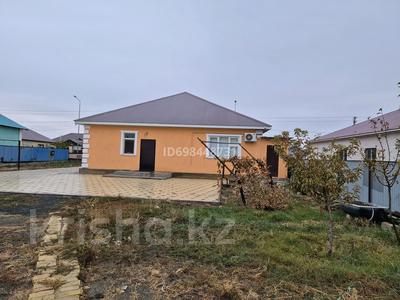 Продажа домов и дачи в Атырауской обл.: Отдельный дом · 4 комнаты · 154 м² · 9.5 сот., мкр Оркен, Бекен Айтжанов 45 за ~ 36 млн 〒 Отдельный дом · 4 комнаты · 154 м² · 9.5 сот., мкр Оркен, Бекен Айтжанов 45 за ~ 36 млн 〒 в Атырау