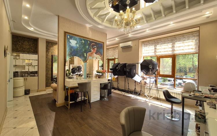 Свободное назначение, офисы, магазины и бутики, общепит, салоны красоты, бани, гостиницы и зоны отдыха, медцентры и аптеки, образование, развлечения · 263.4 м² за ~ 371.5 млн ₸ в Алматы, Алмалинский р-н — фото 5