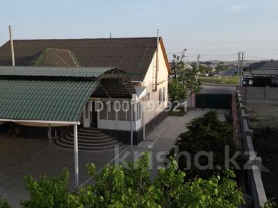 Отдельный дом · 6 комнат · 172 м² · 12 сот., Жузбаева 66 за 65 млн 〒 в Таразе