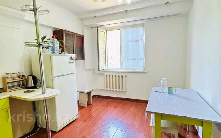 2-бөлмелі пәтер · 36 м² · 3/5 қабат, мкр Аксай-3, бағасы: 20.5 млн ₸ в Алматы, Ауэзовский р-н — фото 2
