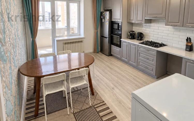 3-комнатная квартира · 102.3 м² · 7/9 этаж, мкр Кунаева 52/2 — 6 мкр за 44 млн ₸ в Уральске — фото 2