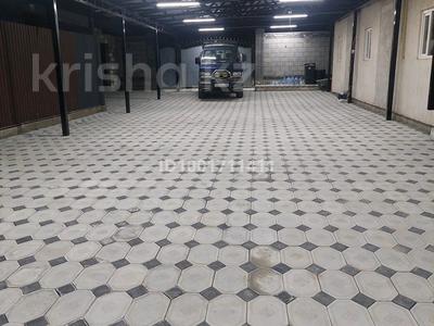 Отдельный дом · 5 комнат · 500 м² · 9 сот., Закарпатская — Ахметова за 200 млн ₸ в Алматы, Турксибский р-н