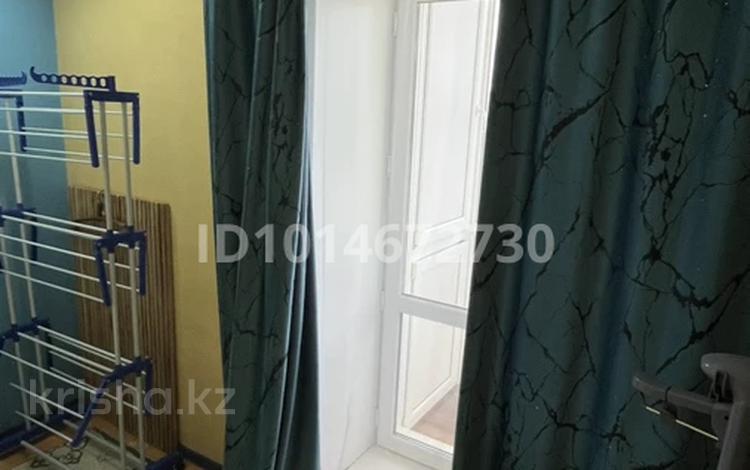 3 бөлме · 64 м² · 5/5 қабат, 28-шағынаудан 11, бағасы: 50 000 ₸ в Караганде, Казыбек би р-н — фото 2