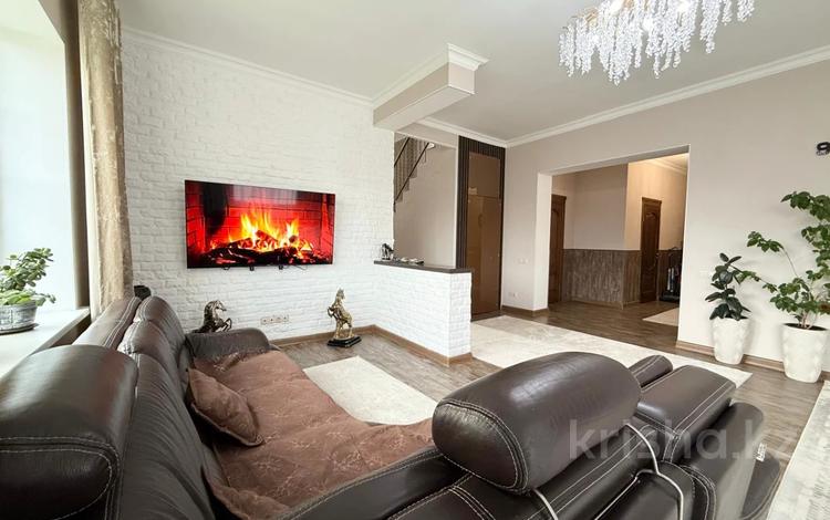 Отдельный дом · 7 комнат · 233 м² · 10 сот., Дулатова — ЦОН, Поликлиника за 90 млн 〒 в Косшы — фото 2