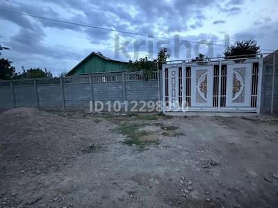 Жеке үй · 5 бөлме · 150 м² · 8 жүзд., Өркен 1 — Сулутор қалаға кірген үлкен бос жерімен 5-бөлмелі үй сатылады. Углавой үй бизнескеде икемді,поликлиника,магазин жақын,өте тыныш., бағасы: 18 млн ₸ в Таразе