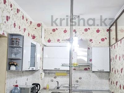 2-комнатная квартира · 75 м² · 12/14 этаж, Достык 42 — Рядом гостиницы Казахстан за 25 000 ₸ в Алматы, Медеуский р-н