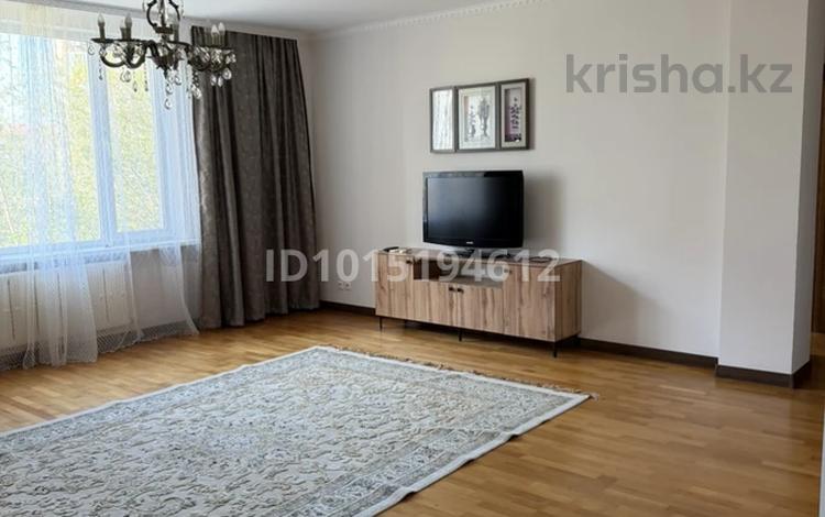 3-бөлмелі пәтер · 115 м² · 3/9 қабат, Кулманова 107 — Площадь Исатая-Махамбета, бағасы: 300 000 ₸ в Атырау — фото 2