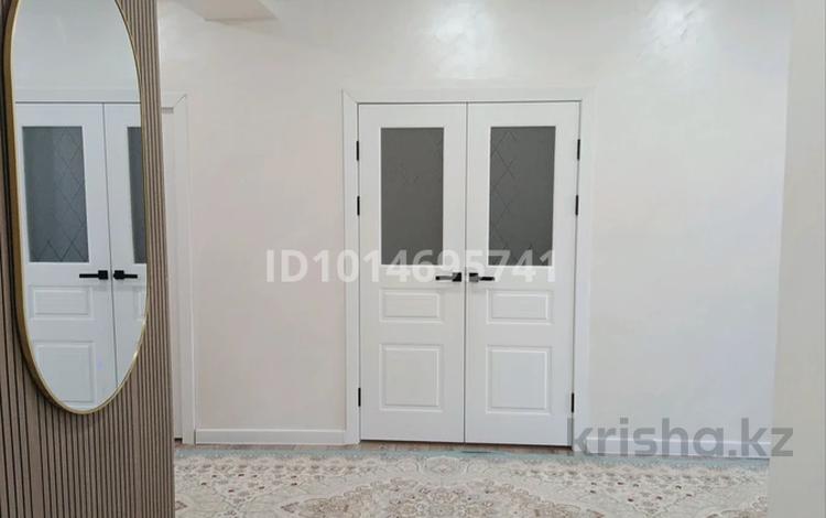 2-бөлмелі пәтер · 90 м² · 2/9 қабат, Алтын орда ш/а. 352, бағасы: 32 млн ₸ в Актобе, мкр. Алтын орда — фото 2