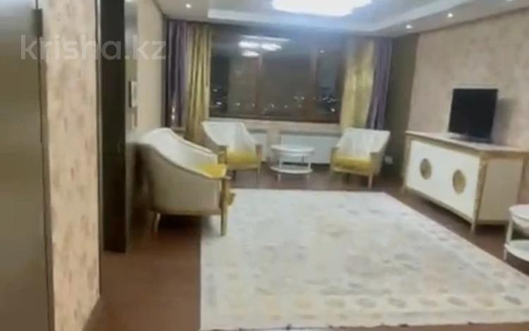 4-комнатная квартира · 200 м² · 8/18 этаж, Ахмет Байтурсынулы 5 за 800 000 ₸ в Астане, Сарайшык р-н — фото 2