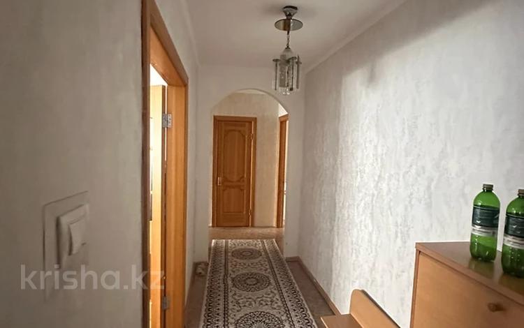 3-бөлмелі пәтер · 65 м² · 3/9 қабат, Камзина 74 — Пересечение Павлова-Шевченко, район Батырмолл, Баянтау, бағасы: 35 млн ₸ в Павлодаре — фото 2