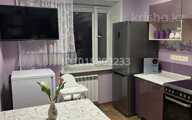 3-комнатная квартира · 64 м² · 6/9 этаж, мкр Юго-Восток, 30й микрорайон 7 за 25.5 млн ₸ в Караганде, Казыбек би р-н — фото 2