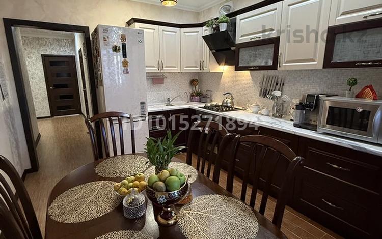 3-комнатная квартира · 86 м² · 7/9 этаж, мкр. Алтын орда, Алии Молдагуловой за 37 млн ₸ в Актобе — фото 2