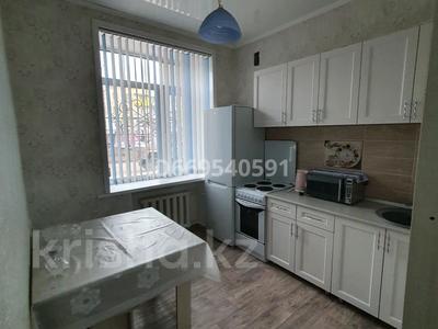 3-бөлмелі пәтер, 64 м², 1/5 қабат тәулігіне, Абая 43 — Мира, бағасы: 30 000 〒 в Балхаше