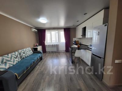 2-комнатная квартира, 56 м², 10/17 этаж помесячно, мкр Таугуль-1 37 за 250 000 〒 в Алматы, Ауэзовский р-н