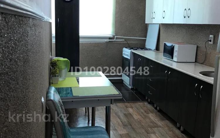 3-комнатная квартира · 100 м² · 2/2 этаж, 4 мкр — Сзади Цона за 130 000 〒 в Кульсары — фото 2