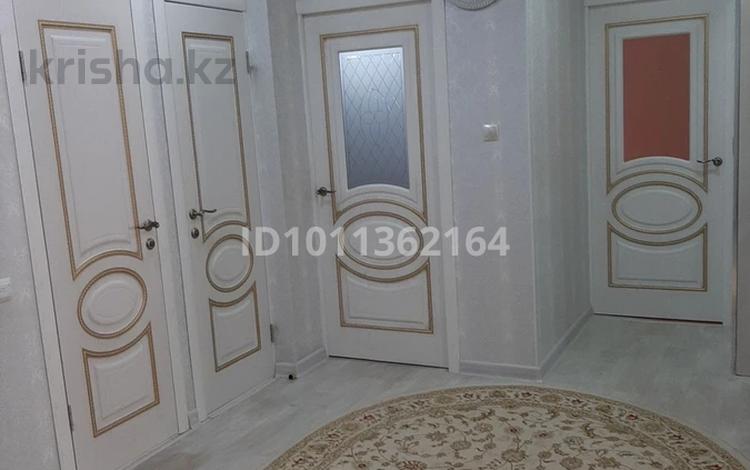 3-бөлмелі пәтер · 73.9 м² · 1/4 қабат, Самал 36 — Қала ортасы 3мкр 36 үй, бағасы: 21.5 млн ₸ в Жанаозен — фото 2
