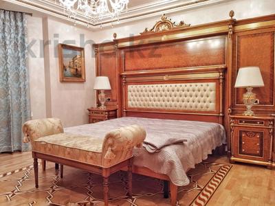 4-комнатная квартира, 250 м² помесячно, Кабанбай батыра 87 за 1.5 млн 〒 в Алматы, Медеуский р-н