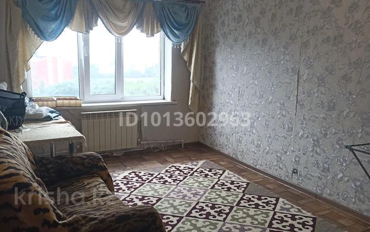 3-комнатная квартира · 65.5 м² · 9/9 этаж, мкр 4 4 за 20 млн ₸ в Уральске — фото 2