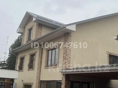 Отдельный дом · 5 комнат · 285 м², мкр Алмагуль, Ходжанова 57/1 — Ходжанова- Водозаборная за 3.5 млн 〒 в Алматы, Бостандыкский р-н