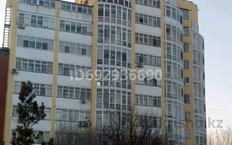 2-комнатная квартира, 70 м², 10/11 этаж, Ташенова 12 за 28.4 млн 〒 в Астане, р-н Байконур — фото 2