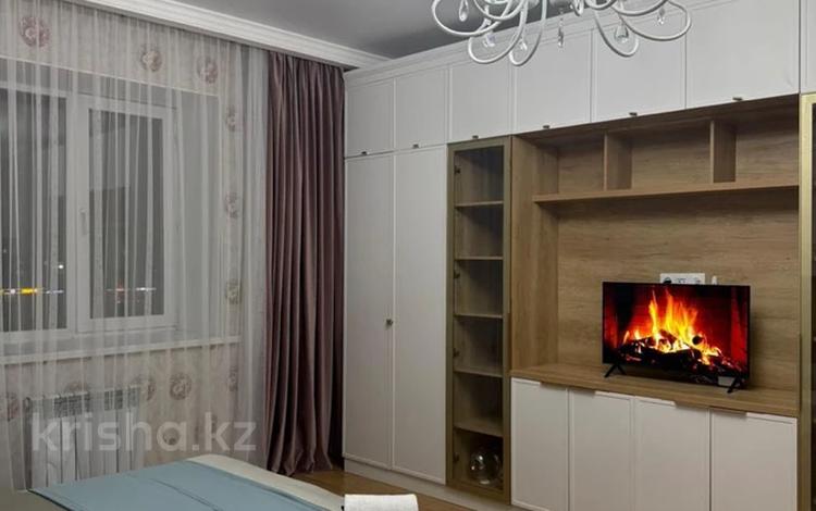 1-комнатная квартира · 45 м² · 4/9 этаж, Ораза Татеулы 5А за 15 000 ₸ в Актобе — фото 2