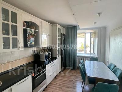 Продажа квартир в Улытау обл.: 5-комнатная квартира · 98.3 м² · 3/5 этаж, Есенберлина 47 за 48 млн 〒 5-комнатная квартира · 98.3 м² · 3/5 этаж, Есенберлина 47 за 48 млн 〒 в Жезказгане