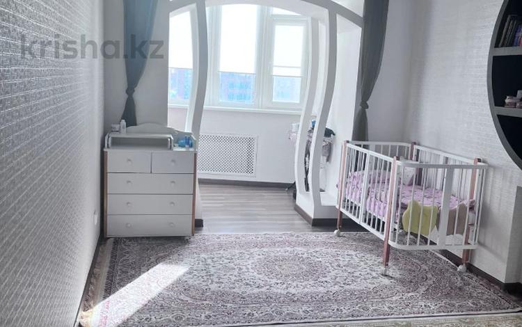 3-комнатная квартира · 107 м² · 4/9 этаж, мкр. Алтын орда, Алии Молдагуловой 60/1 за 43 млн ₸ в Актобе — фото 3